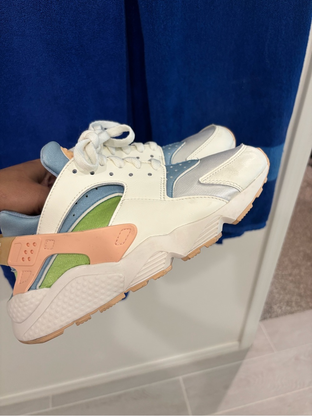 Nike White, Light Blue & Peach Accent Sneakers huaraches - Picture 2 of 7